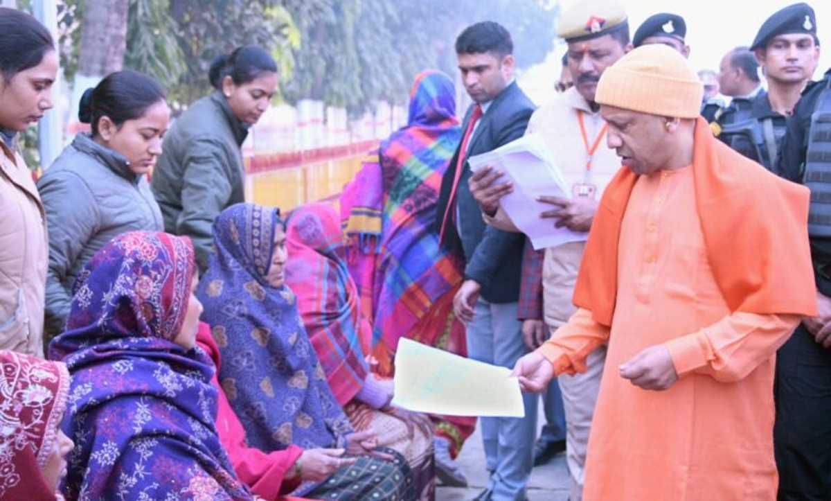 प्राथमिकी दर्ज करने और अपराधियों पर सख्ती में न हो कोताही : सीएम योगी